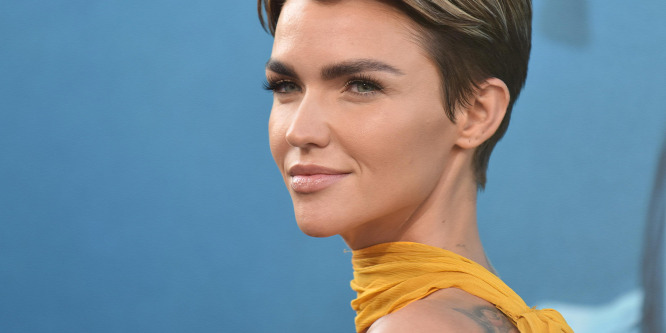 Ruby Rose amerikai színésznő bevásárolt a Heim Pál Gyermekkórháznak