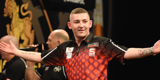 Nathan Aspinall nyerte a dartsosok otthoni körversenyét