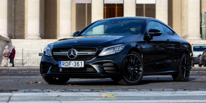 Igazi AMG, vagy csak egy jól öltözött szélhámos? - Mercedes-AMG C43 kupé teszt