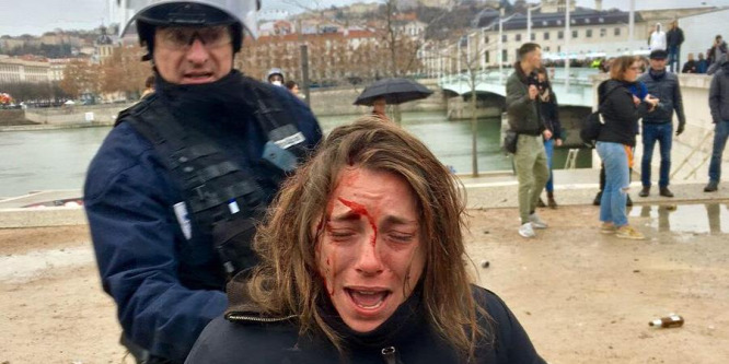 Macron politikája sosem látott elégedetlenséghez és rendőri brutalitáshoz vezetett