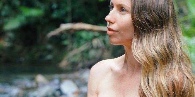 Sztriptízelt a híres vegán blogger, Banana Girl (18+)