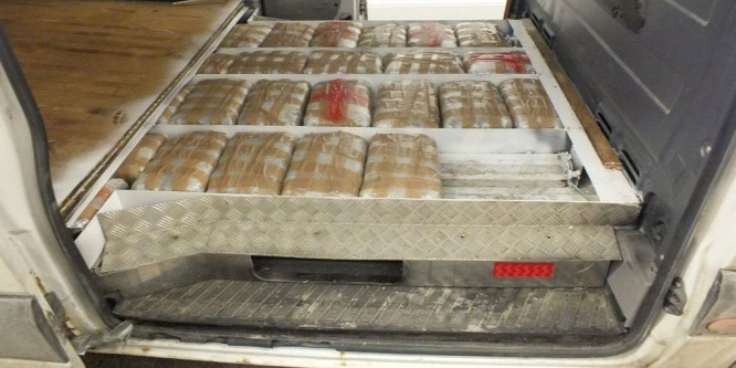 Dupla alvázba rejtették a 151 millió forintot érő drogot