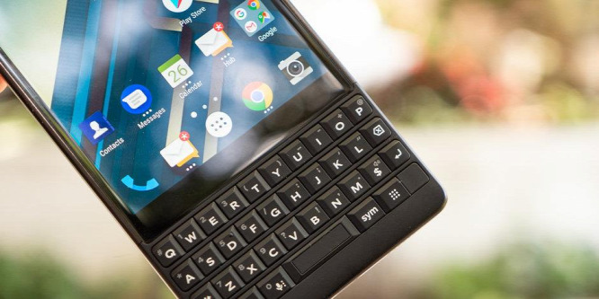 Lassan talpra áll a BlackBerry