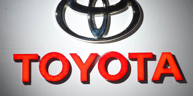 A Toyota 700 ezer autót hív vissza