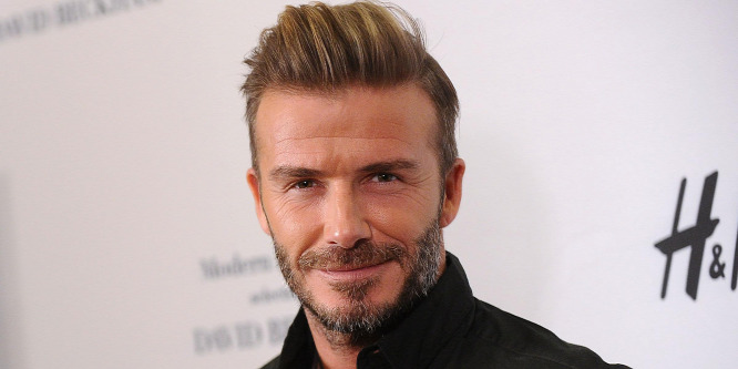 David Beckham zöld szemfestéssel pózolt a Love magazin címlapján