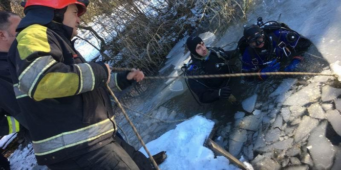 Saját tavába, barátjával ment fürdőzni a jég alá szorult bárdudvarnoki férfi