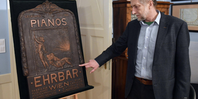 Két szakértő szerint nem Klimt alkotása a Budapesten talált dombormű