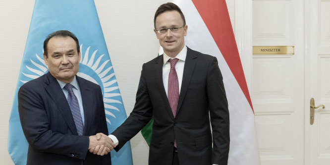 A Türk Tanács főtitkárával tárgyalt Szijjártó Péter
