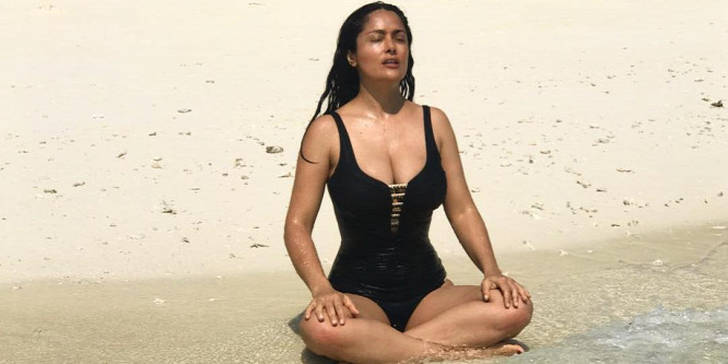 Salma Hayek testét összeszurkálták
