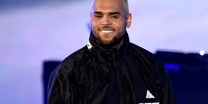 Chris Brown megmutatta pár hetes kisfiát - Fotó