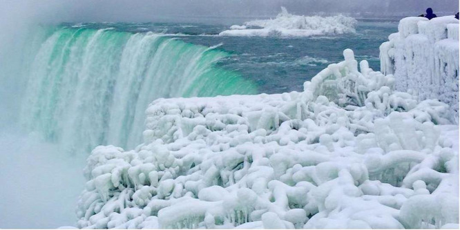 Halálos viharok az Egyesült Államokban, befagyott a Niagara-vízesés