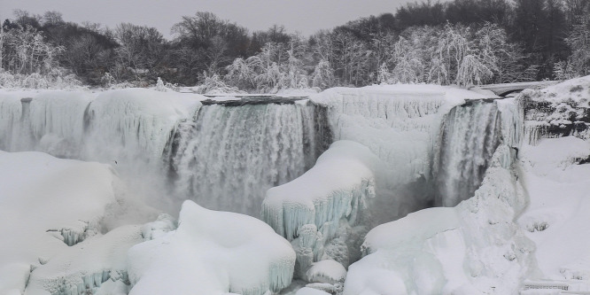 Befagyott a Niagara-vízesés – fotó