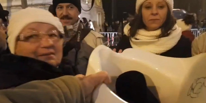 Bilivel és zoknival lepték meg a „Szélházy” párost