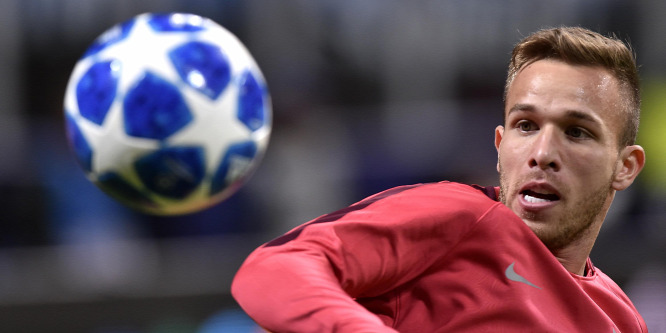 Hetekre kidőlt a Barcelona brazil középpályása