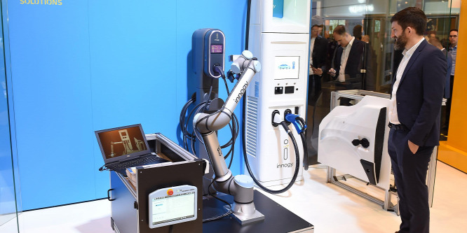 Egy robot, amely helyettesíti a benzinkutast