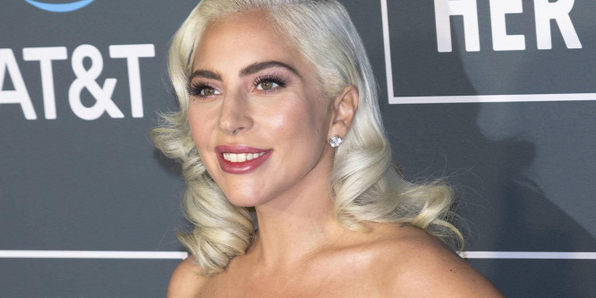 Filmje ihlette Lady Gaga új, hatalmas tetoválását