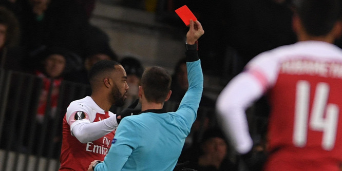 Bocsánatot kért brutális könyököse után az Arsenal csatára
