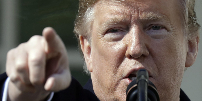 Rendkívüli állapotot hirdetett Donald Trump a határzár felépítése érdekében