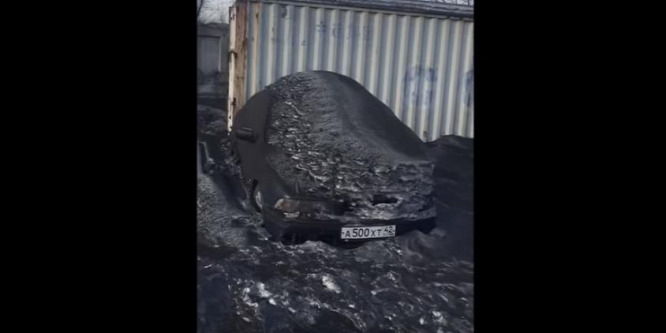 Mérgező, fekete hó hullott Szibériában – videó