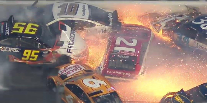 Pokoli baleset történt a NASCAR Daytona 500-on - videó