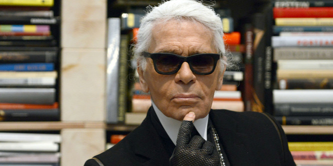 "Önmagam karikatúrája vagyok": elhunyt Karl Lagerfeld, korunk ikonikus divattervezője