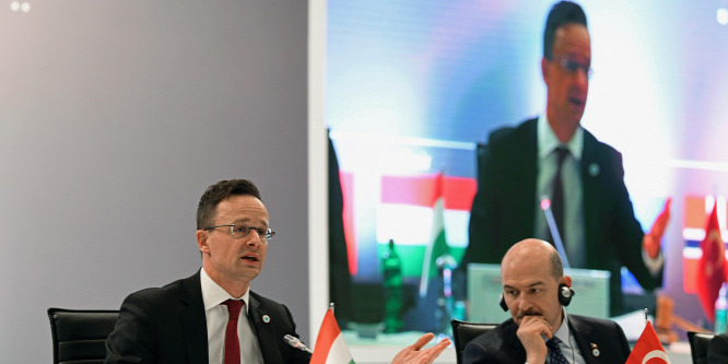 Szijjártó és Soros emberének csatáját hozta a Budapest Folyamat