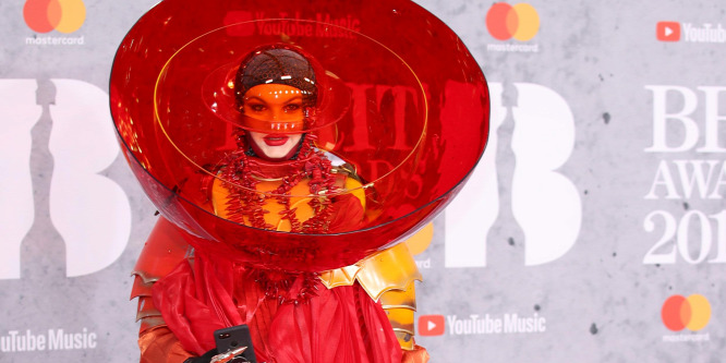 BRIT Awards 2019: a férfiak is okoztak meglepetéseket a vörös szőnyegen