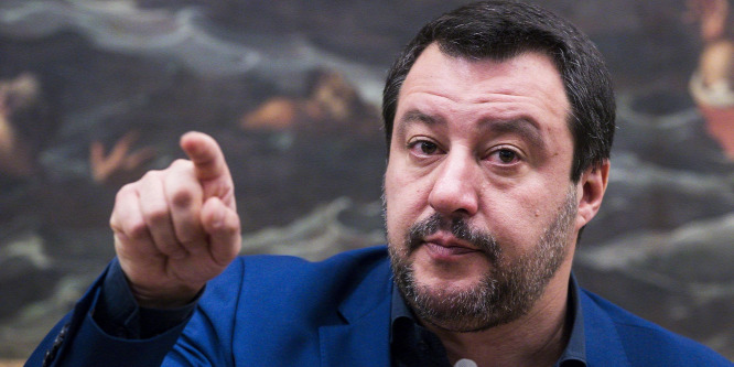Salvini felszólította a holland belügyminisztert a Soros-hajó befogadására