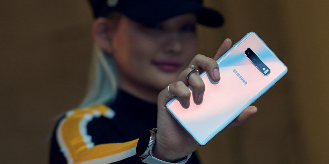 Leállt az Android 11 terjesztése a Galaxy S10-re