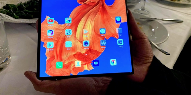 Az elsők között volt a kezünkben a Huawei összehajtható telefonja