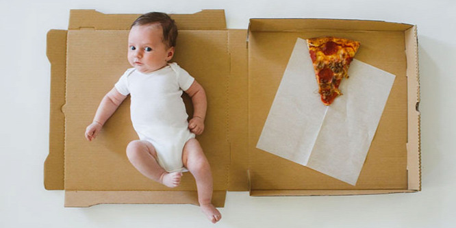 Az első 12 hónap pizzaszeletekben – Babafotózás kreatív módon