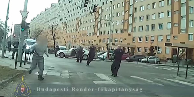 Anyja mentegeti az ámokfutó szökött bankrablót