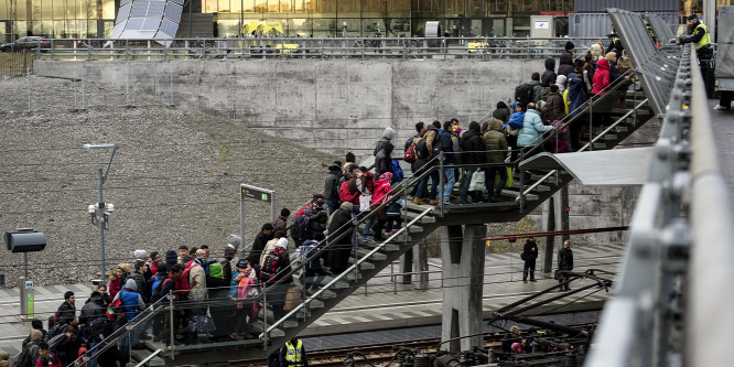 Másfélszeresére emelkedett a kifizetett segélyek összege egy svéd nagyvárosban a migránsok miatt