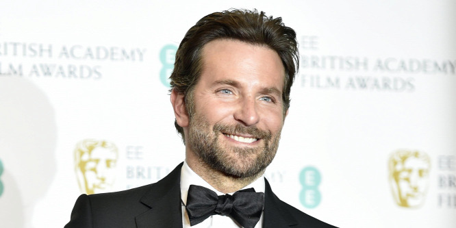 Ettl elolvadsz! Bradley Cooper egy rózsaszín hajpántot is felvett a kislánya kedvéért