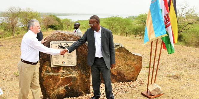 Ugandában Kövér László felavatta a magyar Afrika-utazó emléktábláját