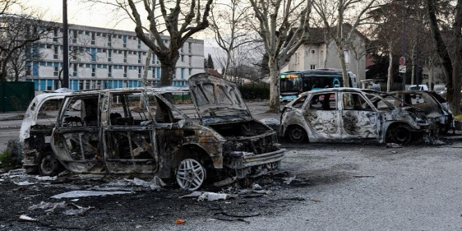 Elszabadult a pokol a francia nagyváros migránsnegyedében