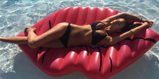 Minden férfit tűzbe hoz Irina Shayk legújabb pucérkodós fotója