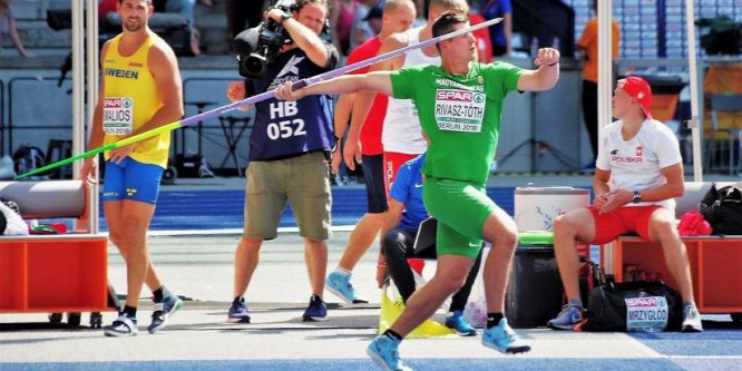 Rivasz-Tóth Norbert ezüstérmes gerelyhajításban