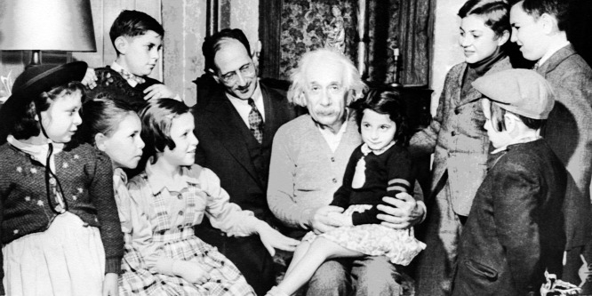 Albert Einstein szerint így nevelhetsz intelligens gyermeket
