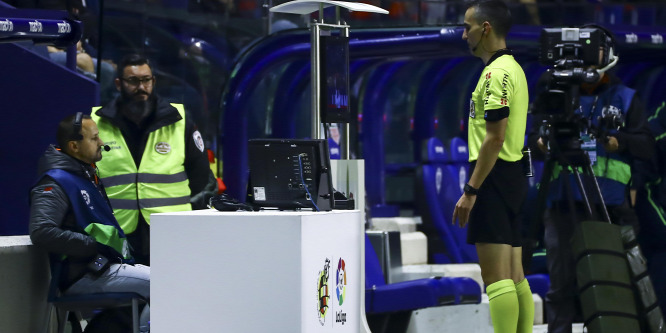 Sikeresnek ítélték a VAR-rendszer első évét a spanyol bírók