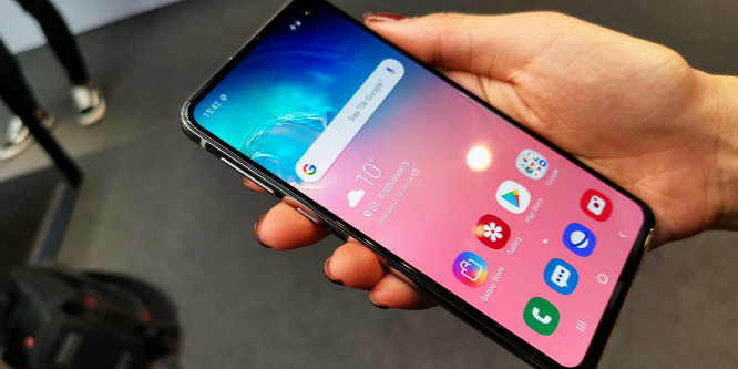 24 órás ügyfélszolgálat jár a Galaxy mobilokhoz