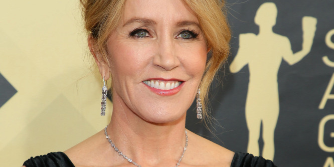 Elismerte bűnösségét a Született feleségek sztárja, Felicity Huffman