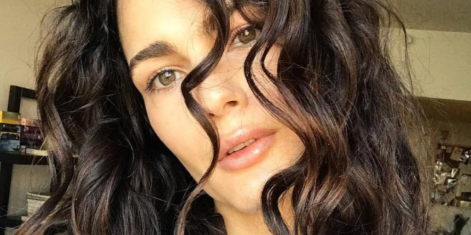 A magyar modell, Hódosi Anita köpölyözés után mutatta meg pucér testét – Fotó