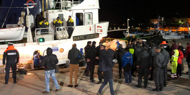 Lefoglalták Soros migránshajóját Lampedusán - videó