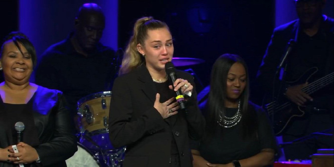 Miley Cyrus egykori mentoráltját gyászolja: így búcsúzott az énekesnő Janice Freemantól