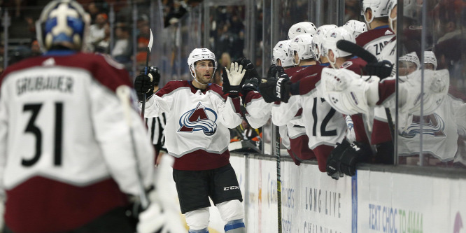 NHL: A Colorado versenyben maradt a rájátszásért