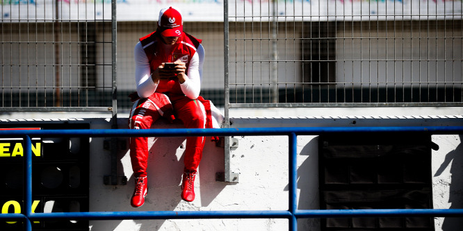 Mick Schumacher: Megtisztelő, ha édesapámhoz hasonlítanak