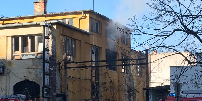 Összehordott szemét kapott lángra Budapest XIII. kerületében