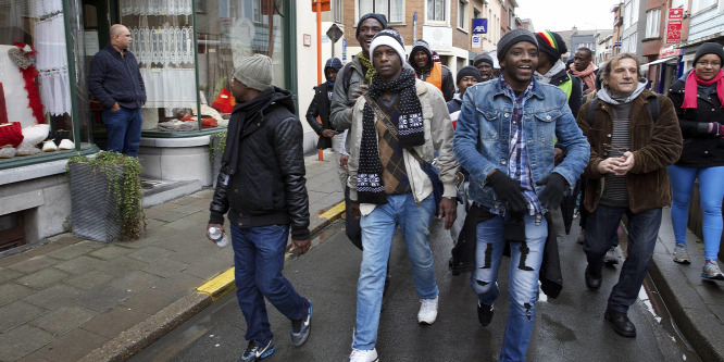 Itt az újabb videó, hogyan akarják ránk kényszeríteni a migrációs paktumot