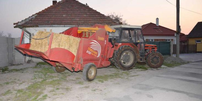 Traktoros ámokfutás Ekecsen
